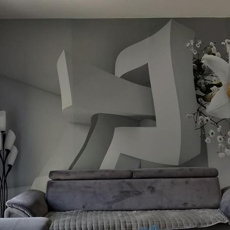 Modern & Cozy 2-Bedroom Vacation Home In Sarajevo Ngoại thất bức ảnh